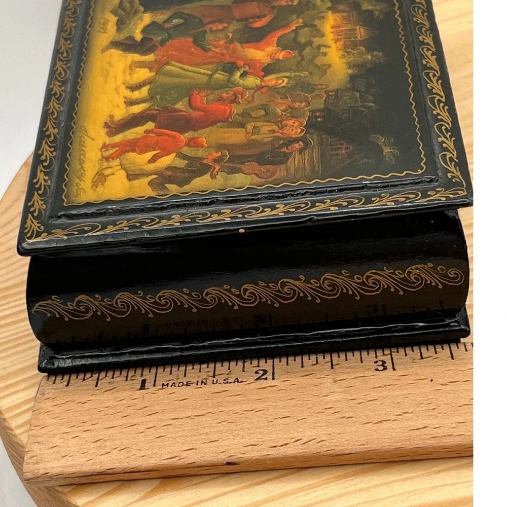 Vintage 1994 Fedoskino Russian Lacquer Box Signed Winter Village Festival Scene